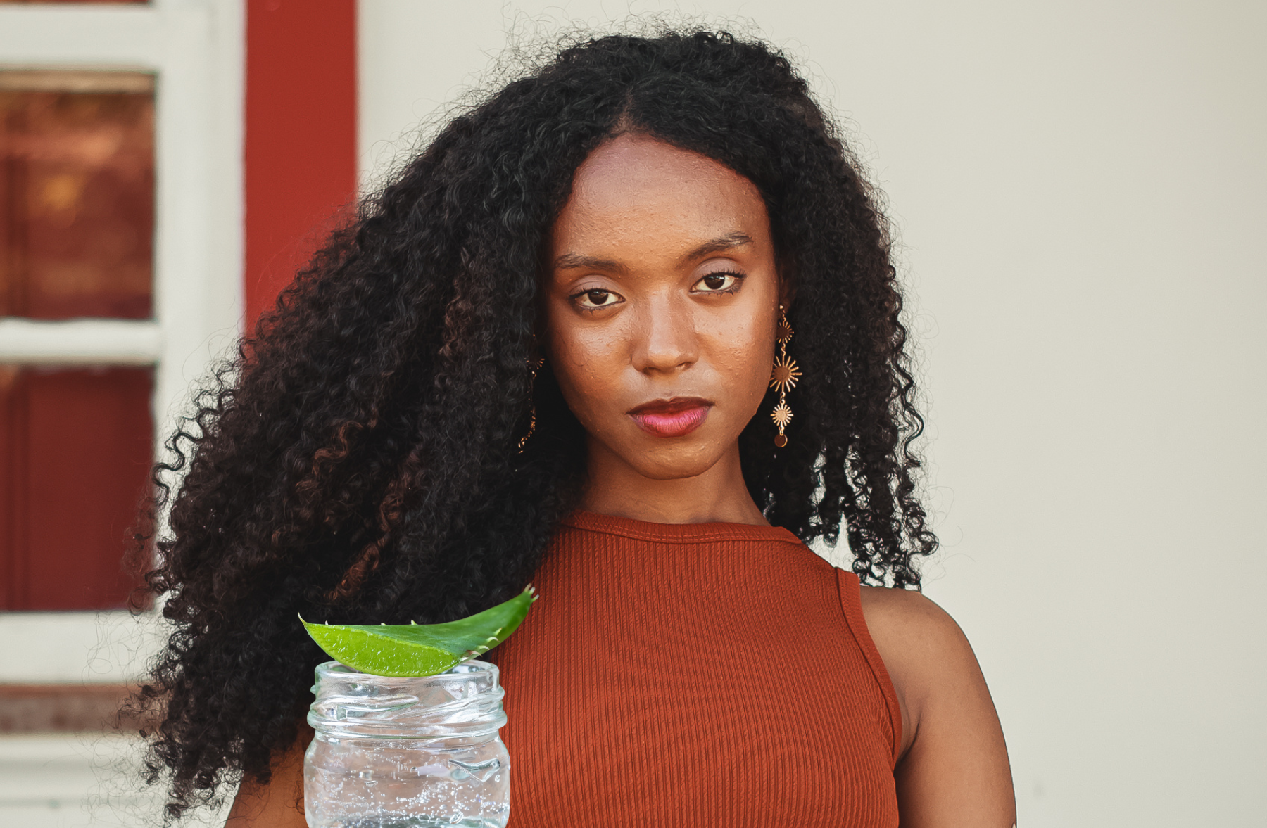 Aloe vera for curly hair: 5 benefits for growth & shine